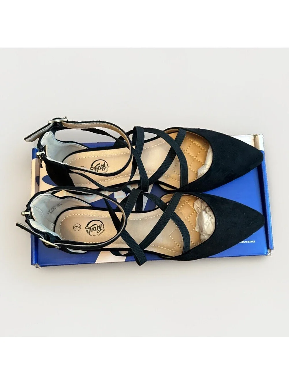 New In Box Trary Women's Strappy Suede Black Flats Pointed Toe Shoes Size 9